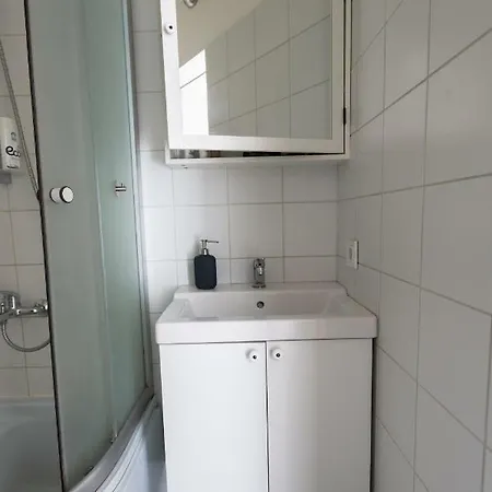Quiet Center With 2 Bedrooms شقة *