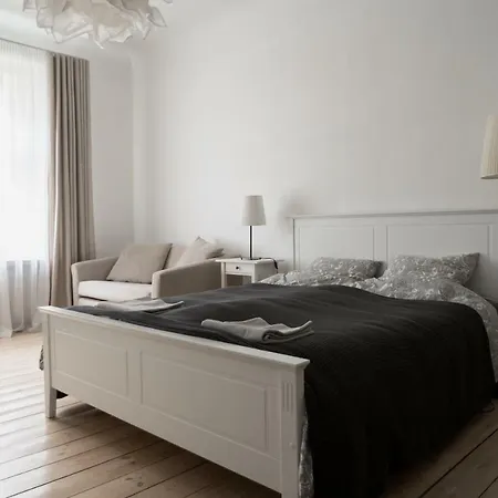 Quiet Center With 2 Bedrooms *