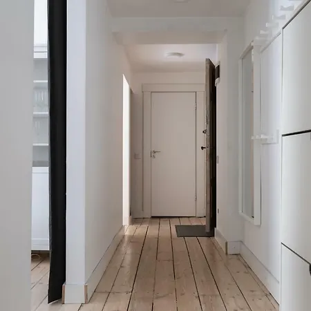 아파트 Quiet Center With 2 Bedrooms *