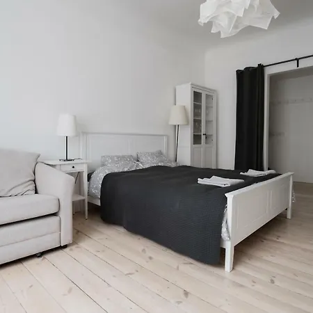 דירה Quiet Center With 2 Bedrooms ריגה